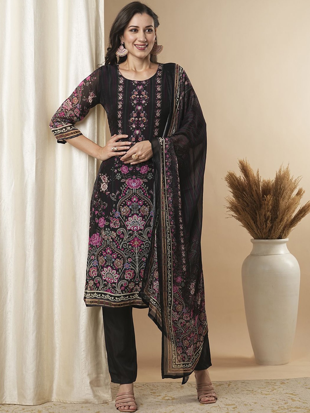 FASHOR Floral Printed Regular Organza Straight Kurta with Trousers & Dupatta, Black
FASHOR Floral Printed Regular Organza Straight Kurta with Trousers & Dupatta, Black