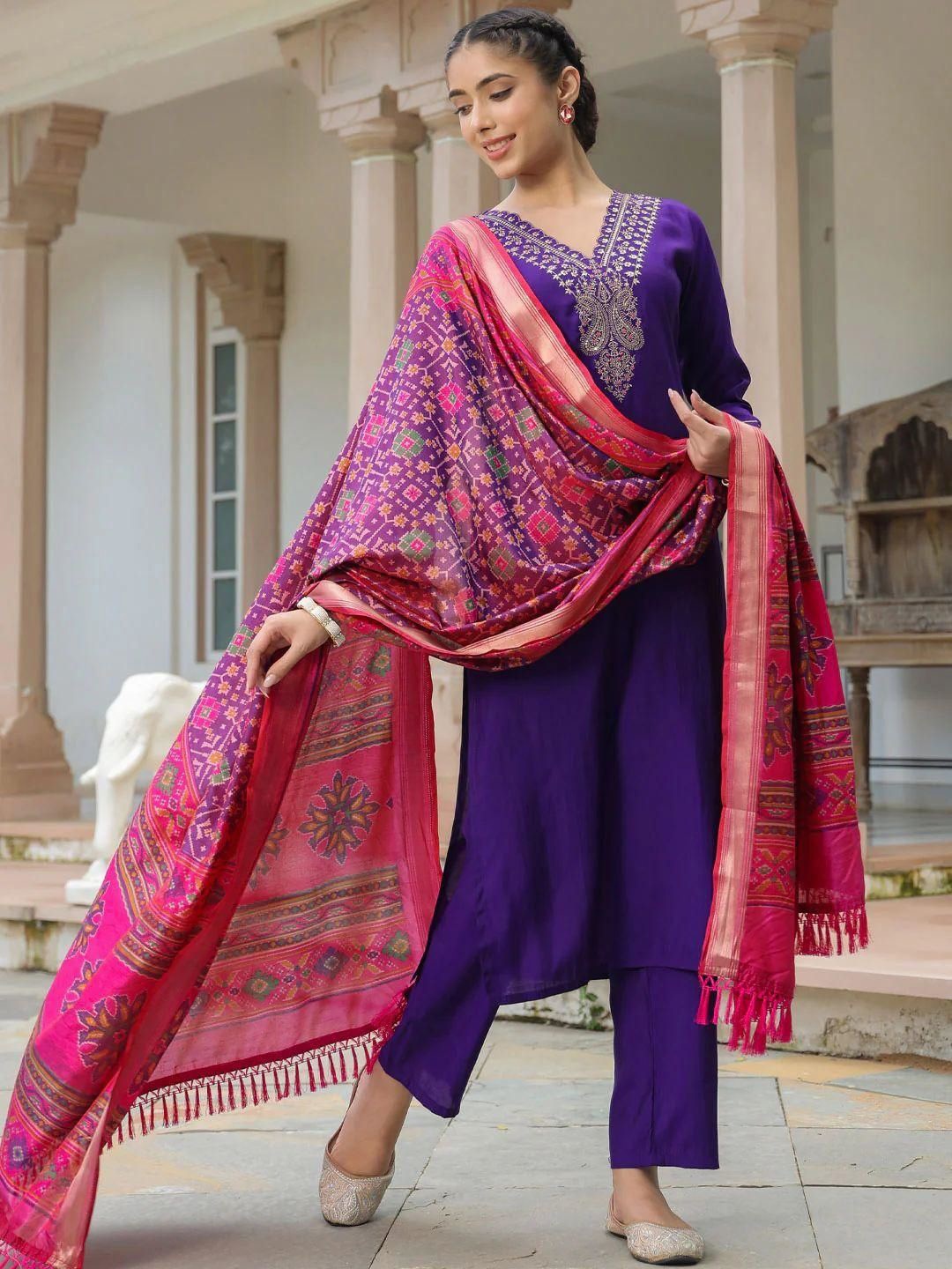 PARTHVI Paisley Embroidered Regular Sequinned Pure Silk Kurta With Trousers With Dupatta, Purple
PARTHVI Paisley Embroidered Regular Sequinned Pure Silk Kurta With Trousers With Dupatta, Purple