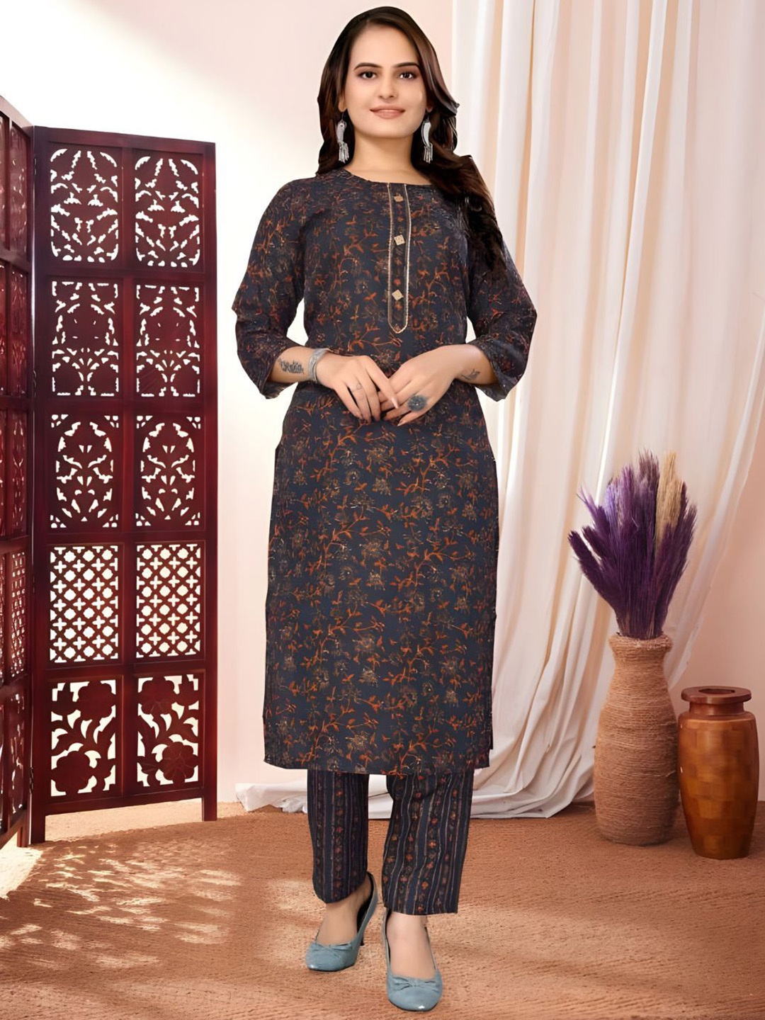 NIJANAND TEXTILE Floral Printed Round Neck Regular Straight Kurta With Trouser, Black
NIJANAND TEXTILE Floral Printed Round Neck Regular Straight Kurta With Trouser, Black