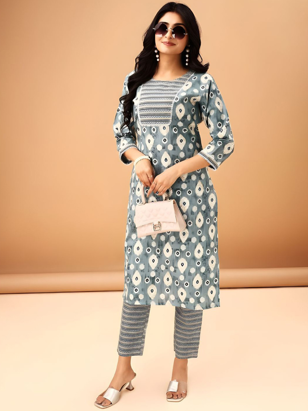 NIJANAND TEXTILE Ethnic Motifs Printed Round Neck Regular Straight Kurta With Trouser, Grey
NIJANAND TEXTILE Ethnic Motifs Printed Round Neck Regular Straight Kurta With Trouser, Grey