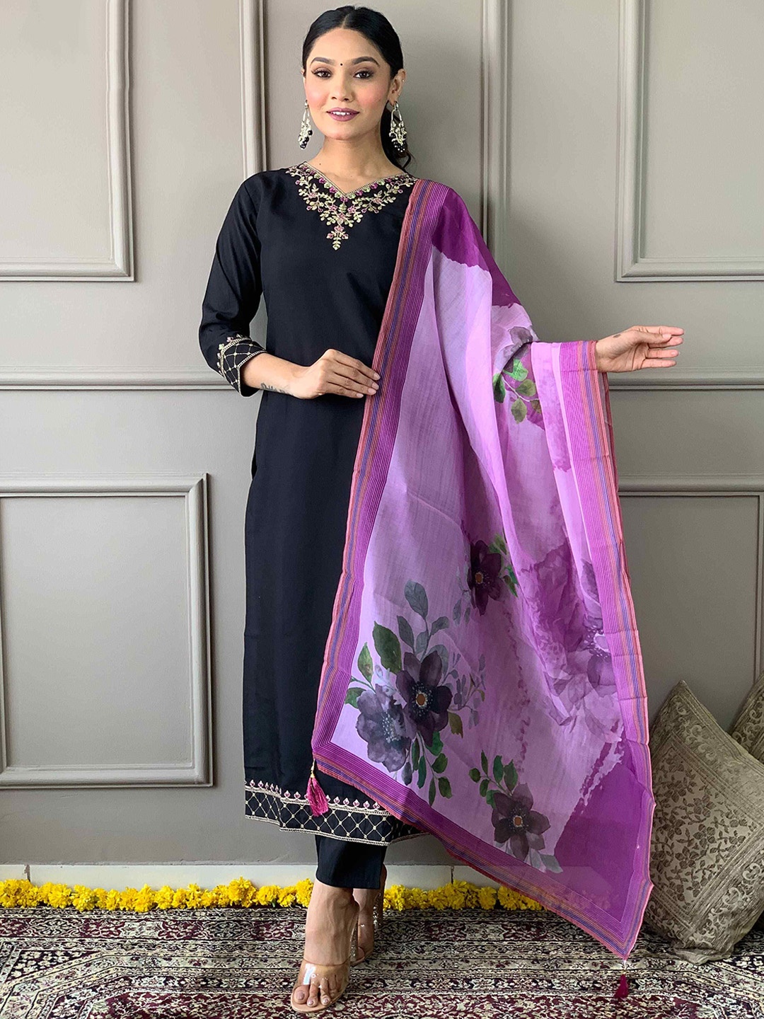 HERE&NOW Ethnic Motifs Yoke Design Chanderi Silk Kurta with Trousers & Dupatta, Black
HERE&NOW Ethnic Motifs Yoke Design Chanderi Silk Kurta with Trousers & Dupatta, Black