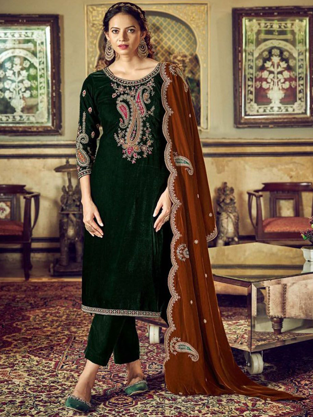 Clora Creation Women Ethnic Motifs Embroidered Regular Thread Work Velvet Kurta with Trousers & With Dupatta, Green 
Clora Creation Women Ethnic Motifs Embroidered Regular Thread Work Velvet Kurta with Trousers & With Dupatta, Green