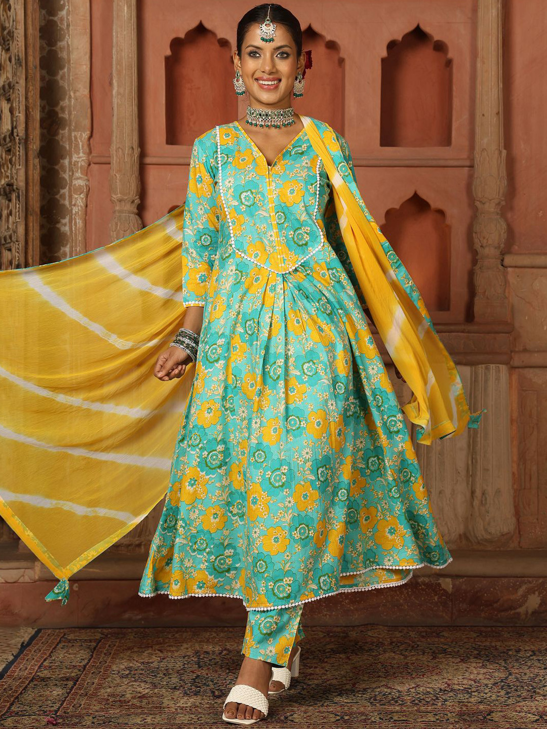 KIMAYRA Floral Printed V-Neck Pure Cotton Anarkali Kurta with Trousers & Dupatta, Green
KIMAYRA Floral Printed V-Neck Pure Cotton Anarkali Kurta with Trousers & Dupatta, Green