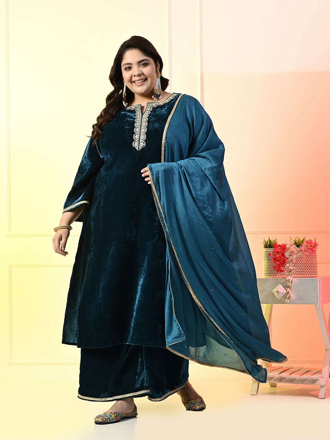 PrettyPlus by Desinoor.com Plus Size Ethnic Motifs Embroidered Thread Work Kurta Set, Turquoise blue
PrettyPlus by Desinoor.com Plus Size Ethnic Motifs Embroidered Thread Work Kurta Set, Turquoise blue