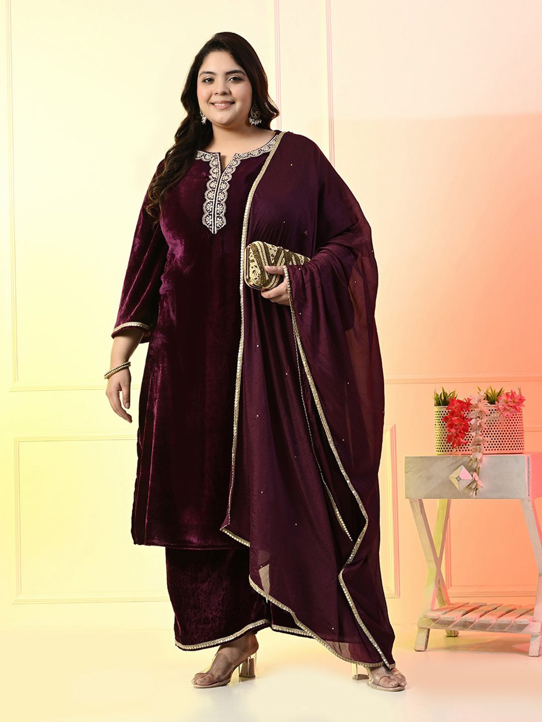 PrettyPlus by Desinoor.com Plus Size Beads and Stones Velvet Kurta With Palazzos & Dupatta, Burgundy
PrettyPlus by Desinoor.com Plus Size Beads and Stones Velvet Kurta With Palazzos & Dupatta, Burgundy