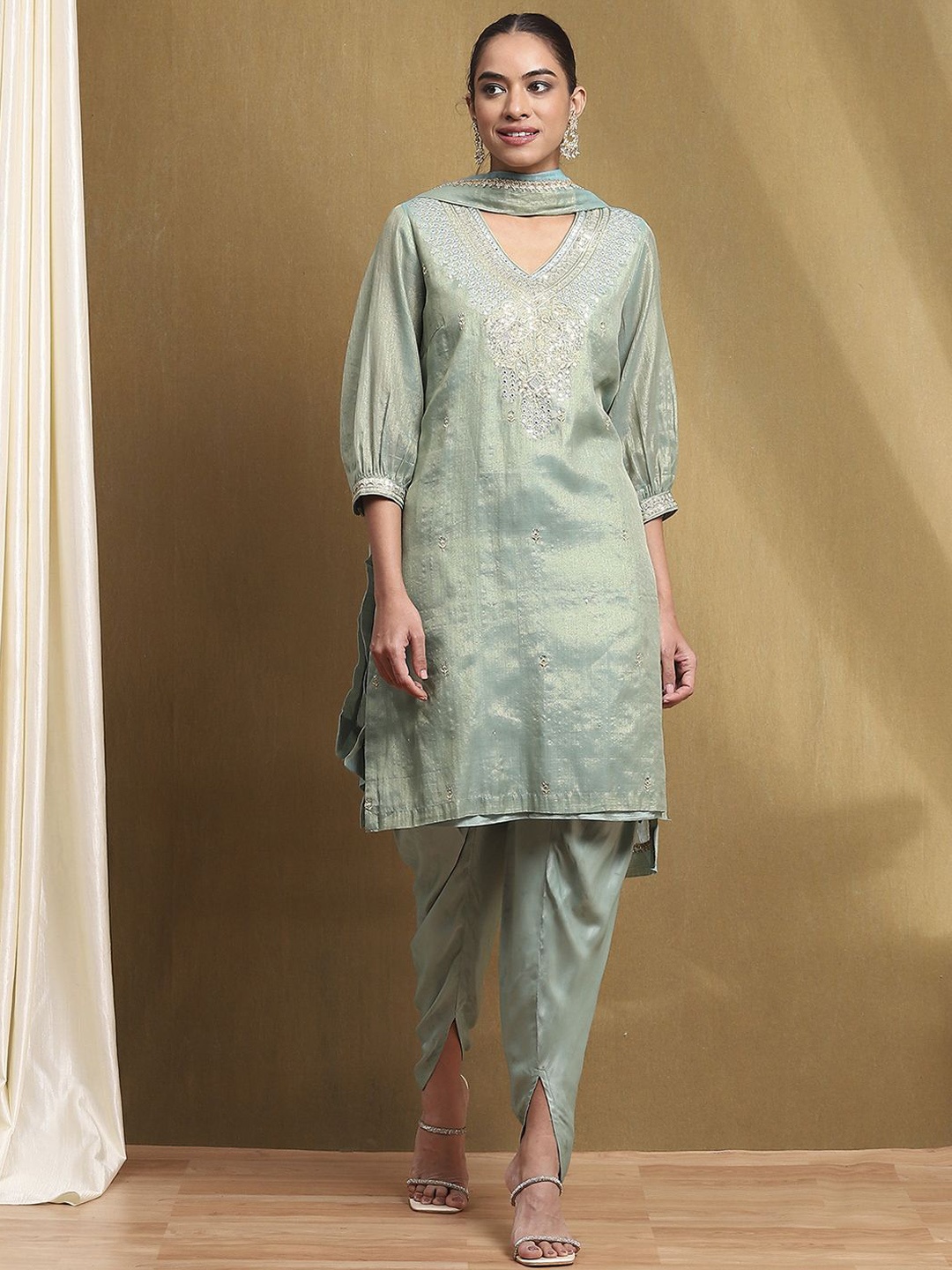 Biba Ethnic Motifs Embroidered Mirror Work Pure Cotton Kurta & Dhoti Pant & Dupatta, Blue
Biba Ethnic Motifs Embroidered Mirror Work Pure Cotton Kurta & Dhoti Pant & Dupatta, Blue
