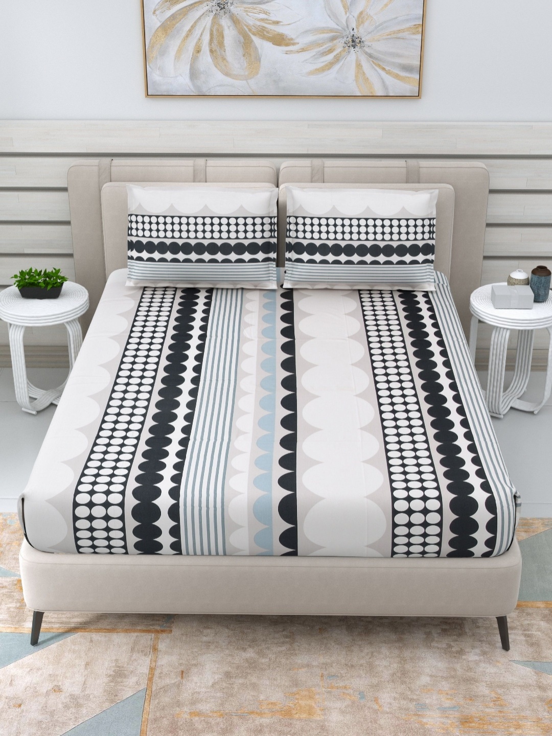THE LINEN COMPANY Black & White Geometric 300 TC Cotton King Bedsheet Set 1.52 m x 2.28 m
THE LINEN COMPANY Black & White Geometric 300 TC Cotton King Bedsheet Set 1.52 m x 2.28 m
