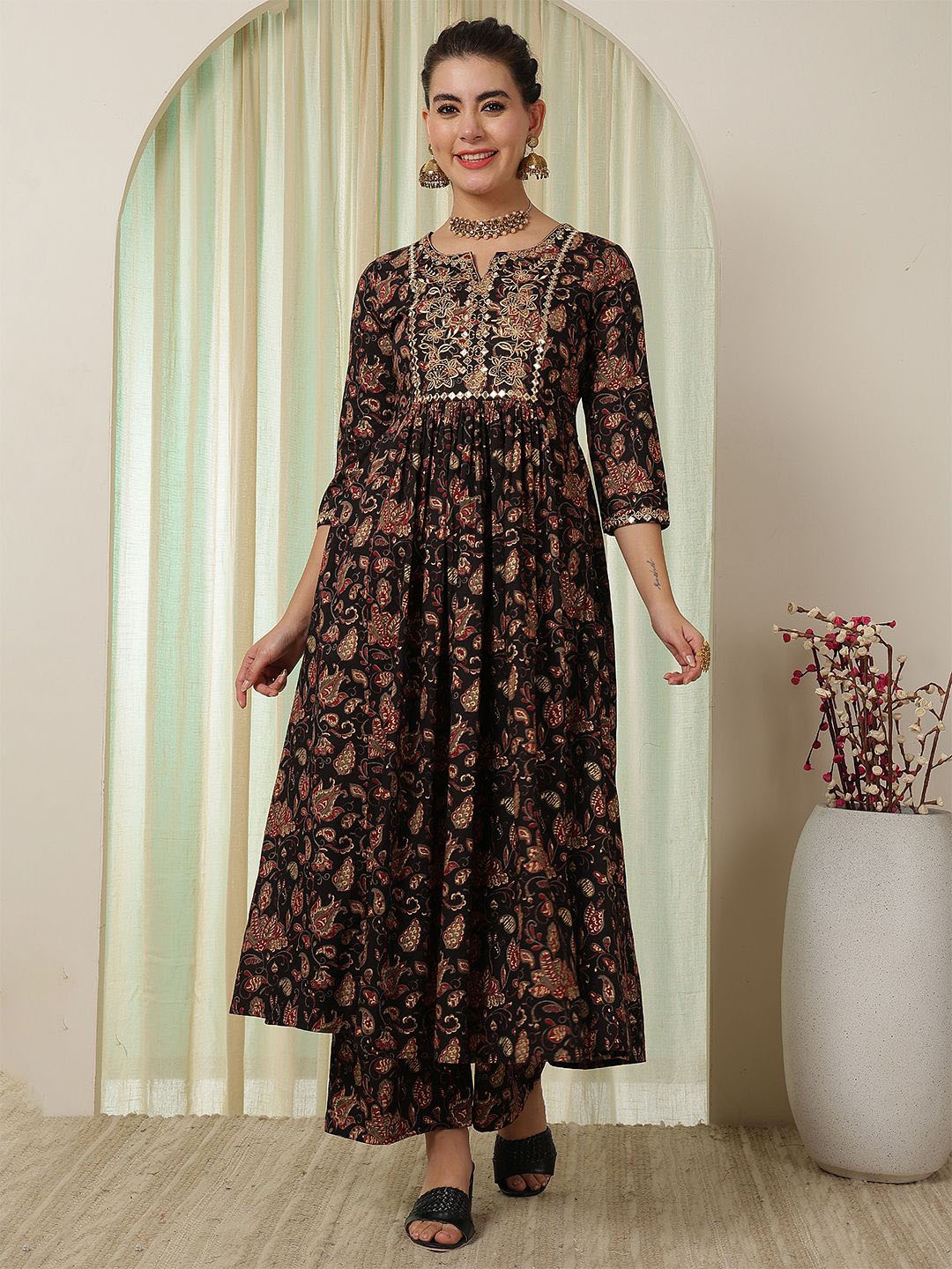 GULMOHAR JAIPUR Floral Printed Pure Cotton Kurta with Palazzos & With Dupatta, Black
GULMOHAR JAIPUR Floral Printed Pure Cotton Kurta with Palazzos & With Dupatta, Black