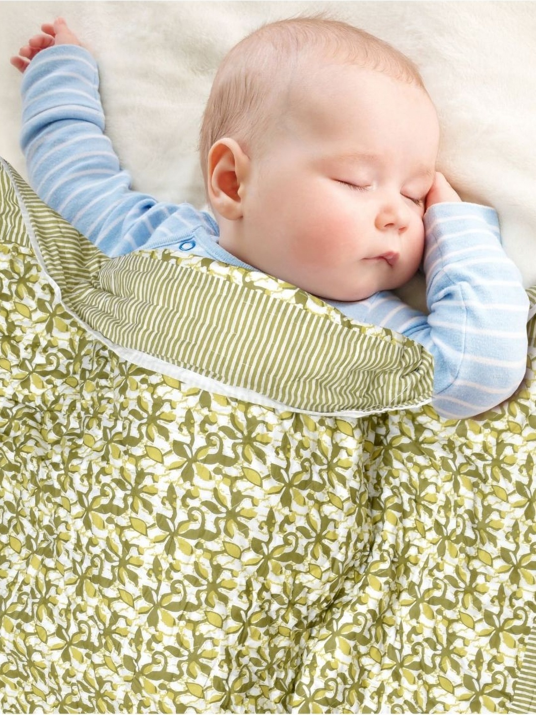 The Craft Monk Green & White Floral Printed Cotton Mild Winter 500 GSM Single Bed Quilt
The Craft Monk Green & White Floral Printed Cotton Mild Winter 500 GSM Single Bed Quilt