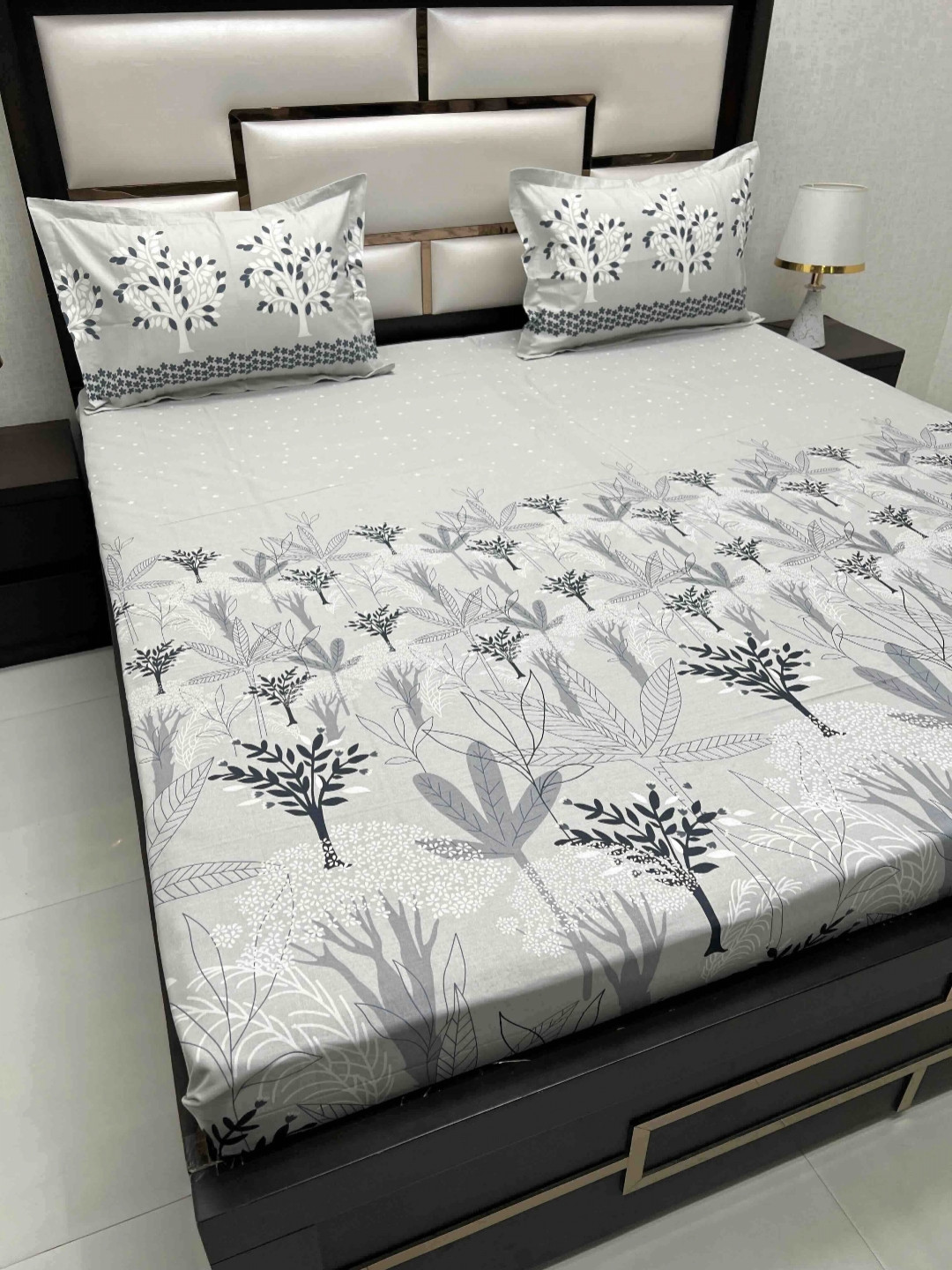 Pure Decor Lifestyle Grey Printed Pure Cotton 400 TC King Bedsheet Set 2.74 x 2.74 m
Pure Decor Lifestyle Grey Printed Pure Cotton 400 TC King Bedsheet Set 2.74 x 2.74 m