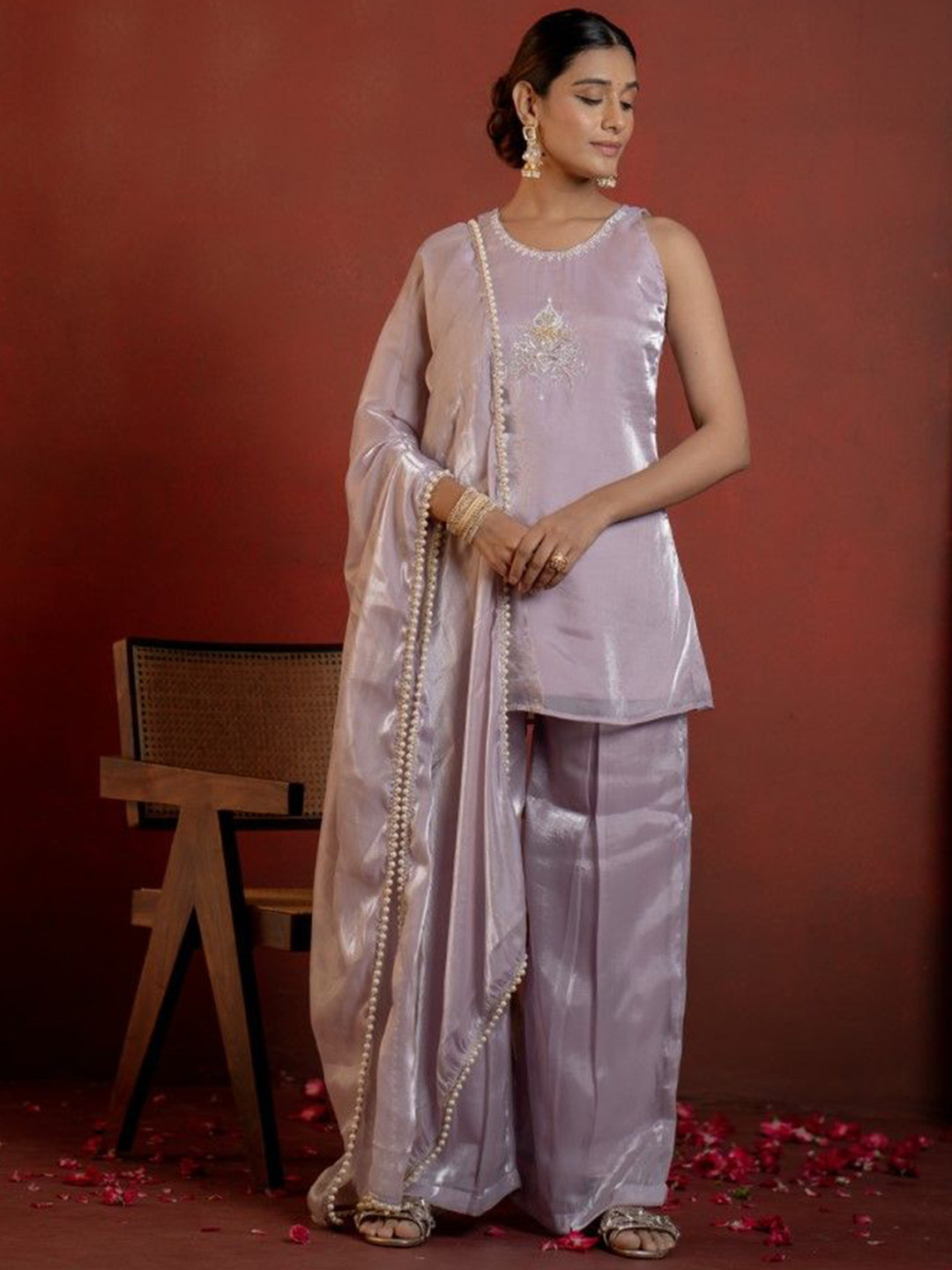 HOUSE OF MIRA Aadhira Floral Zari Embroidered Kurti With Palazzos & Dupatta, Lavender
HOUSE OF MIRA Aadhira Floral Zari Embroidered Kurti With Palazzos & Dupatta, Lavender