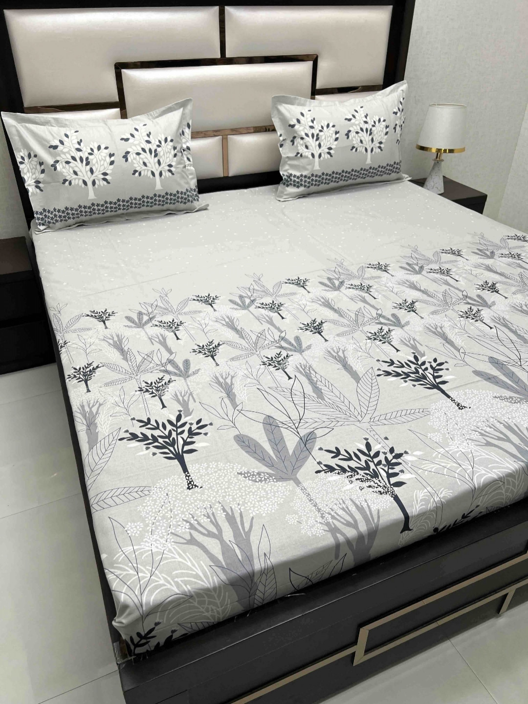 Pure Decor Lifestyle Grey Printed Pure Cotton 220 TC King Bedsheet Set 2.74 x 2.74 m
Pure Decor Lifestyle Grey Printed Pure Cotton 220 TC King Bedsheet Set 2.74 x 2.74 m