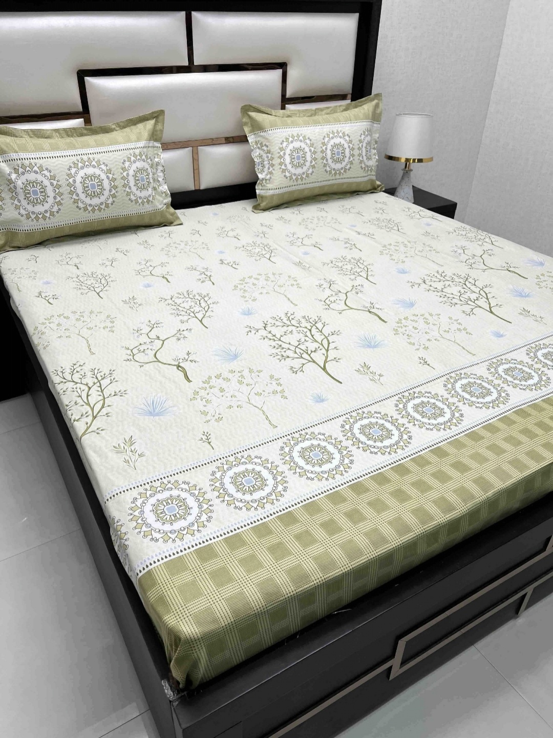 Pure Decor Cotton King Size Double Bed Bedsheet With 2 Pillow Covers 2.74m X 2.74m, Green
Pure Decor Cotton King Size Double Bed Bedsheet With 2 Pillow Covers 2.74m X 2.74m, Green