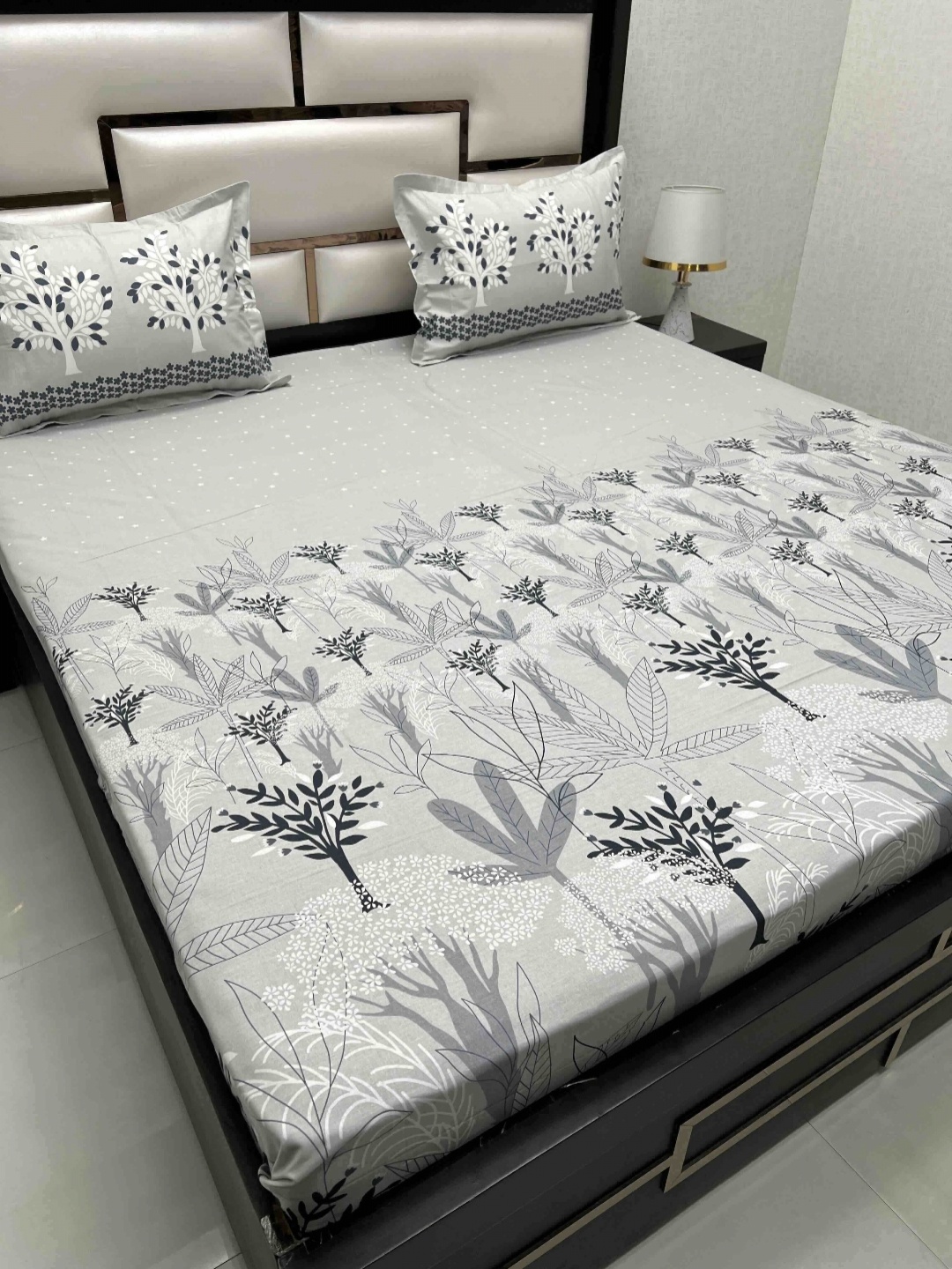 Pure Decor Lifestyle Grey Printed Pure Cotton 300 TC King Bedsheet Set 2.74 x 2.74 m
Pure Decor Lifestyle Grey Printed Pure Cotton 300 TC King Bedsheet Set 2.74 x 2.74 m