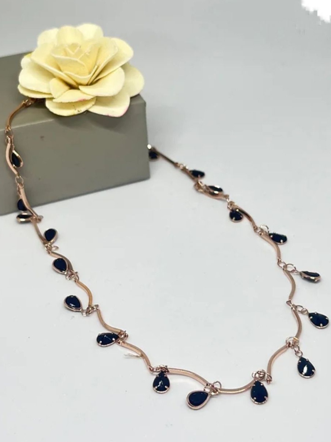 V FASHION JEWELLERY Rose Gold-Plated Crystals Studded Stainless Steel Leaf Design Chain
V FASHION JEWELLERY Rose Gold-Plated Crystals Studded Stainless Steel Leaf Design Chain