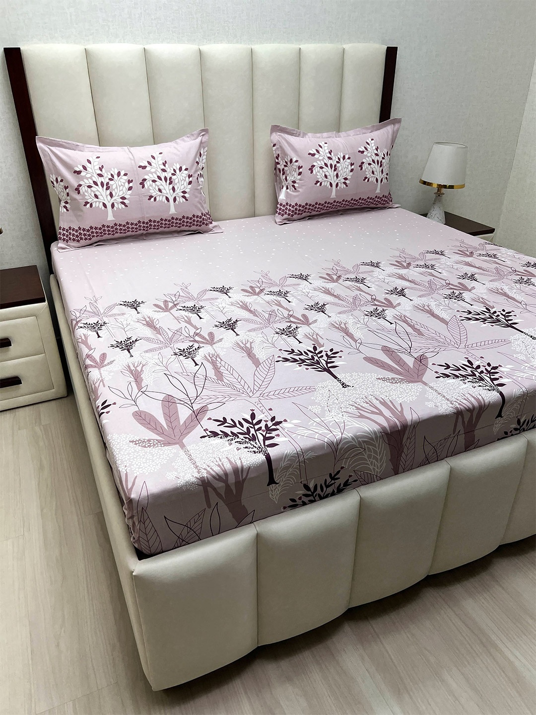 Pure Decor Lifestyle Purple Printed Pure Cotton 330 TC King Bedsheet Set 2.74 x 2.74 m
Pure Decor Lifestyle Purple Printed Pure Cotton 330 TC King Bedsheet Set 2.74 x 2.74 m