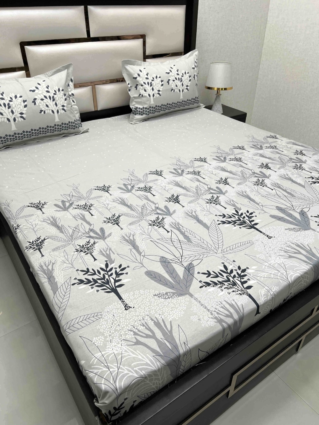 Pure Decor Lifestyle Grey Printed Pure Cotton 330 TC King Bedsheet Set 2.74 x 2.74 m
Pure Decor Lifestyle Grey Printed Pure Cotton 330 TC King Bedsheet Set 2.74 x 2.74 m