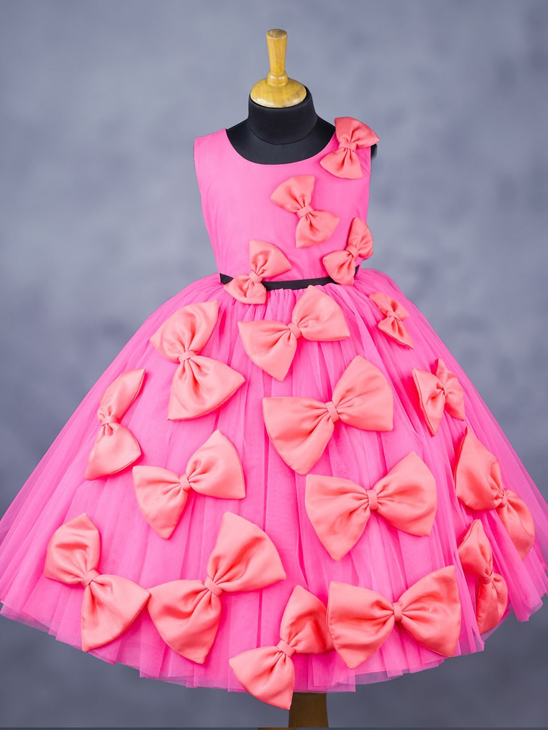 Li & Li Boutique Girls Floral Net Sleeveless Maxi Gown Dress With Applique Bow details, Rose
Li & Li Boutique Girls Floral Net Sleeveless Maxi Gown Dress With Applique Bow details, Rose