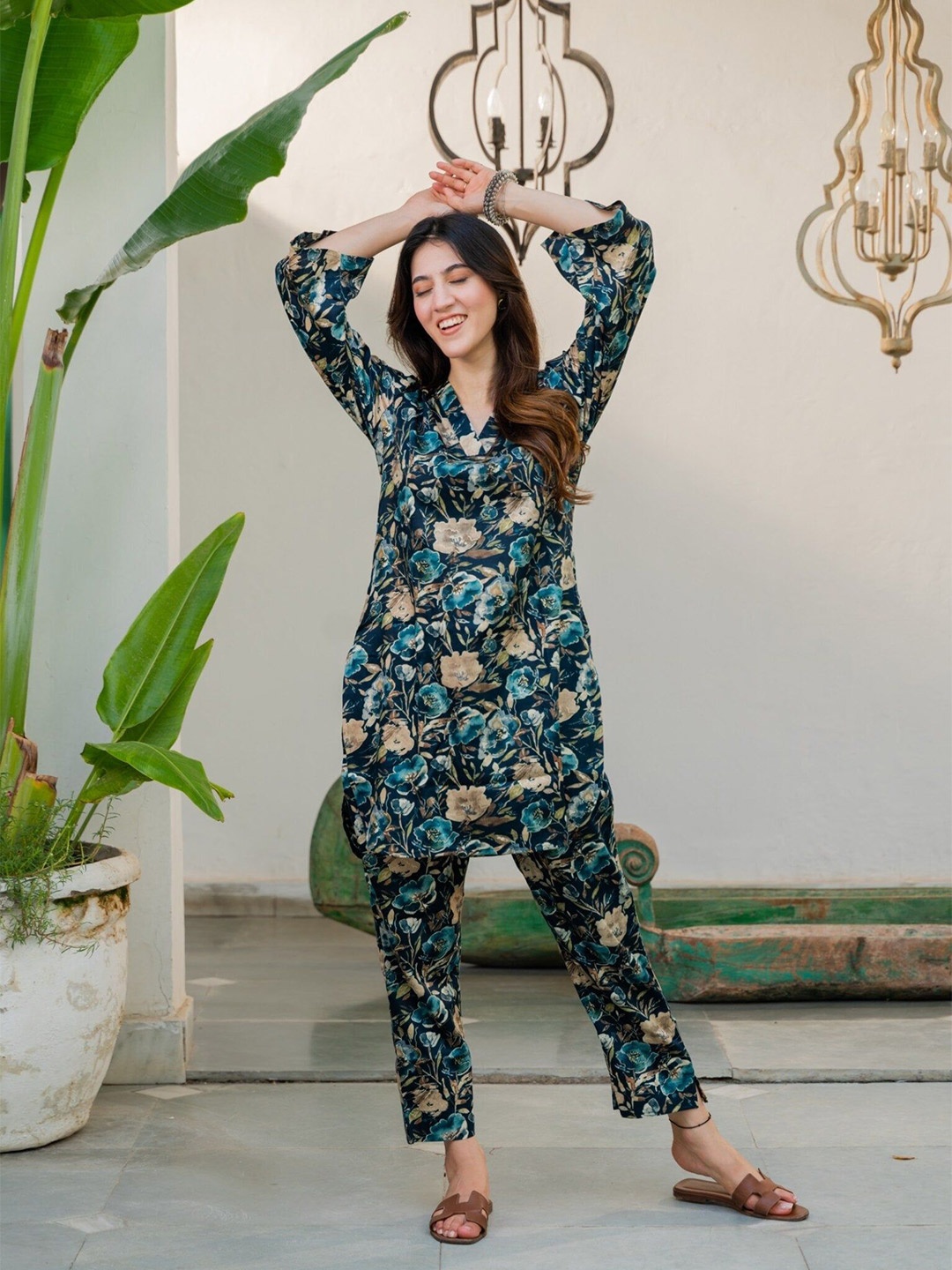 DIMPLE DESIGN STUDIO Floral Printed Pure Cotton Straight Kurta with Trousers, Turquoise blue
DIMPLE DESIGN STUDIO Floral Printed Pure Cotton Straight Kurta with Trousers, Turquoise blue