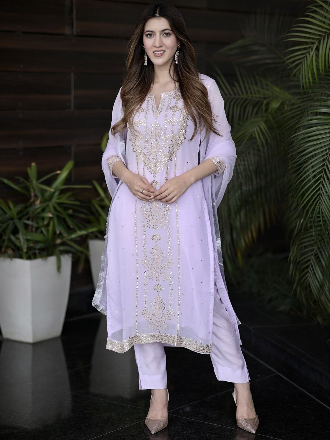 DIMPLE DESIGN STUDIO Women Ethnic Motifs Embroidered Georgette Kurta & Pyjamas & Dupatta, Lavender
DIMPLE DESIGN STUDIO Women Ethnic Motifs Embroidered Georgette Kurta & Pyjamas & Dupatta, Lavender