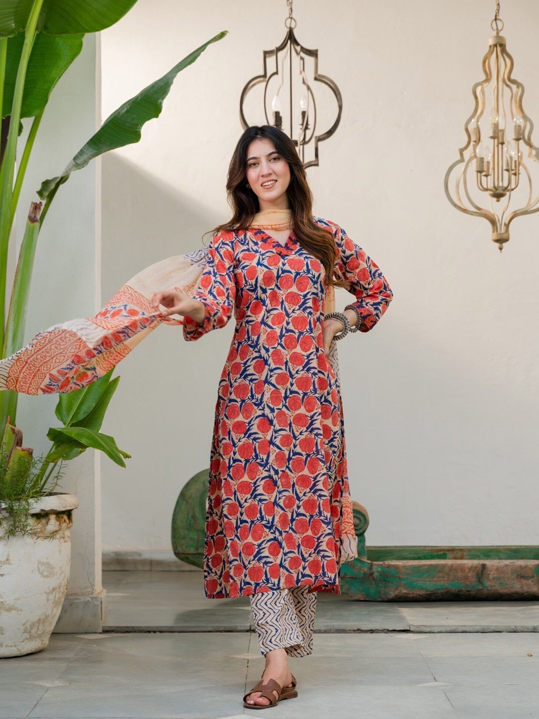DIMPLE DESIGN STUDIO Floral Printed Pure Cotton Straight Kurta With Trousers & Dupatta, Peach
DIMPLE DESIGN STUDIO Floral Printed Pure Cotton Straight Kurta With Trousers & Dupatta, Peach