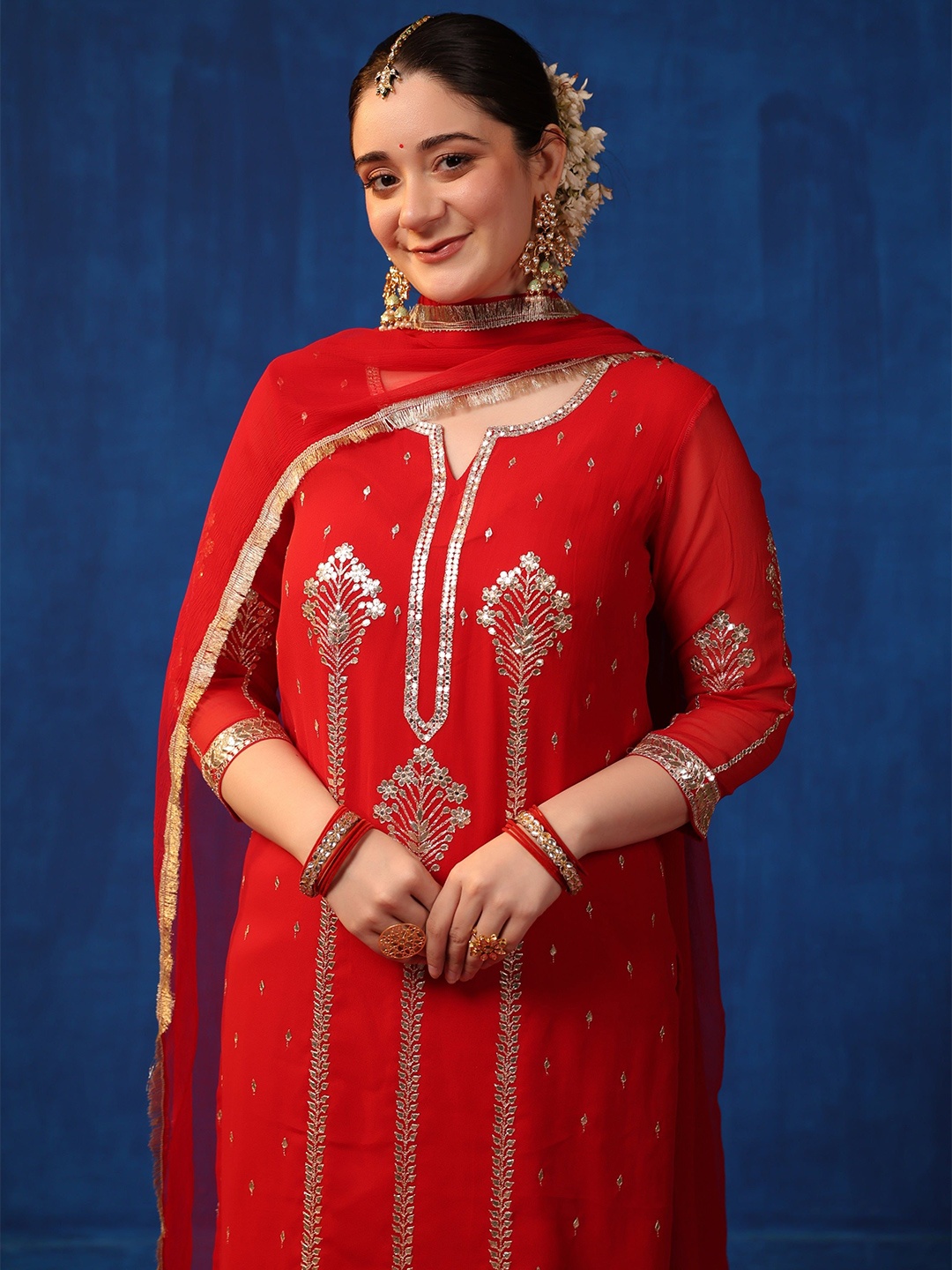 DIMPLE DESIGN STUDIO Floral Embroidered Georgette Straight Kurta with Trousers & Dupatta, Red
DIMPLE DESIGN STUDIO Floral Embroidered Georgette Straight Kurta with Trousers & Dupatta, Red