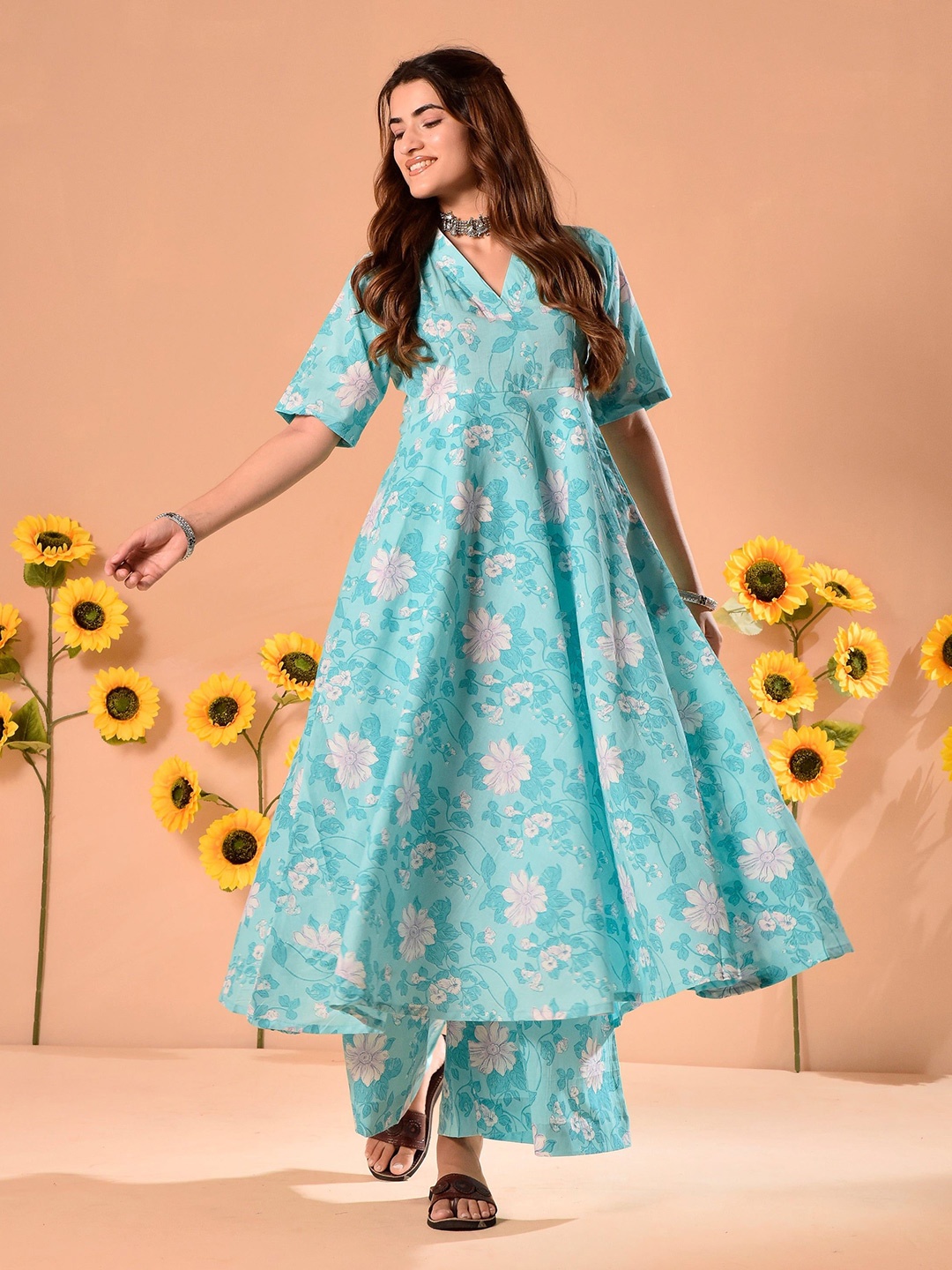 DIMPLE DESIGN STUDIO Floral Printed Pleated Pure Cotton Anarkali Kurta With Palazzos, Blue
DIMPLE DESIGN STUDIO Floral Printed Pleated Pure Cotton Anarkali Kurta With Palazzos, Blue