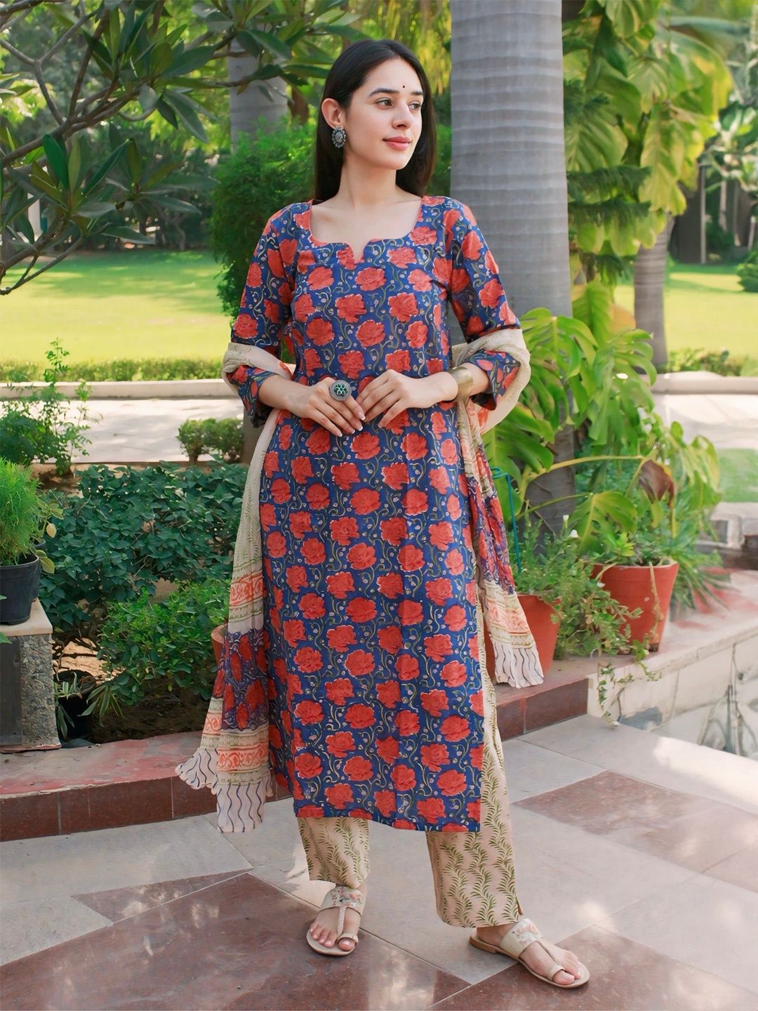 DIMPLE DESIGN STUDIO Women Floral Printed Regular Kurta with Trousers & With Dupatta, Red
DIMPLE DESIGN STUDIO Women Floral Printed Regular Kurta with Trousers & With Dupatta, Red