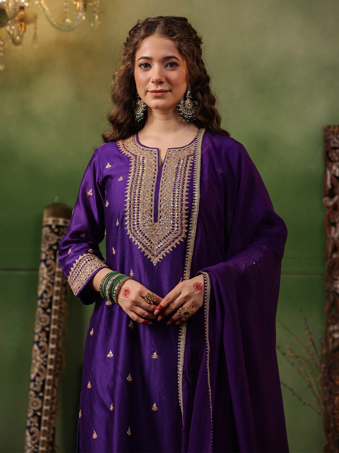 DIMPLE DESIGN STUDIO Ethnic Motifs Embroidered Chanderi Cotton Kurta Trousers & Dupatta, Purple
DIMPLE DESIGN STUDIO Ethnic Motifs Embroidered Chanderi Cotton Kurta Trousers & Dupatta, Purple