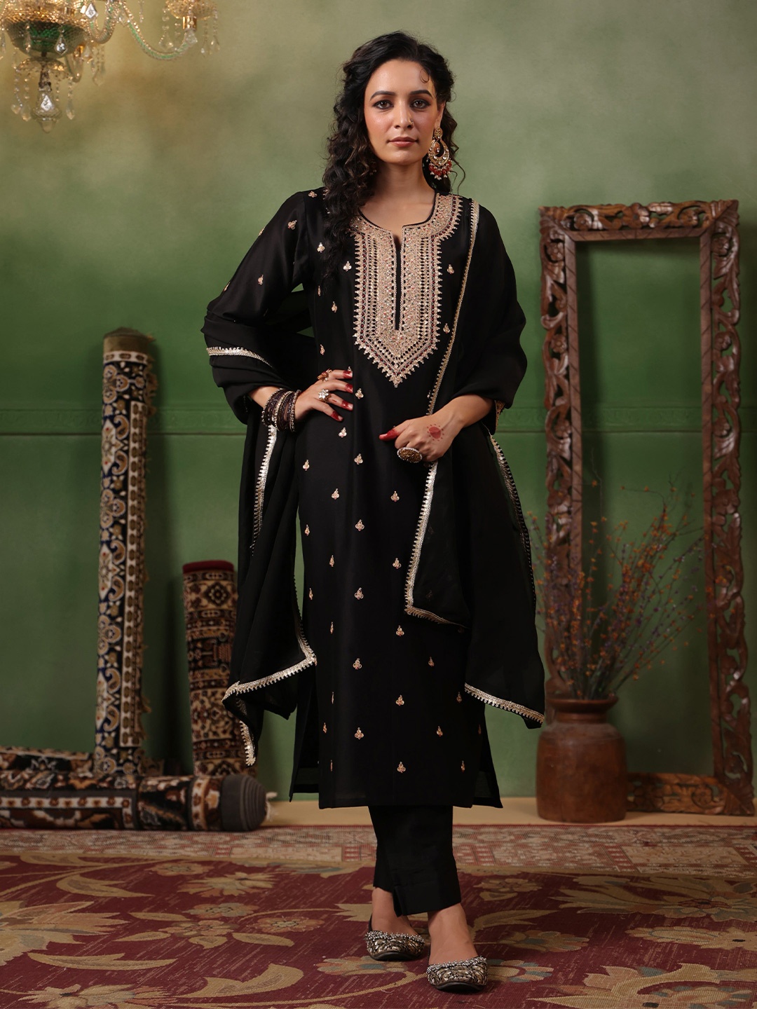 DIMPLE DESIGN STUDIO Ethnic Motifs Embroidered Chanderi Cotton Kurta & Pyjamas & Dupatta, Black
DIMPLE DESIGN STUDIO Ethnic Motifs Embroidered Chanderi Cotton Kurta & Pyjamas & Dupatta, Black