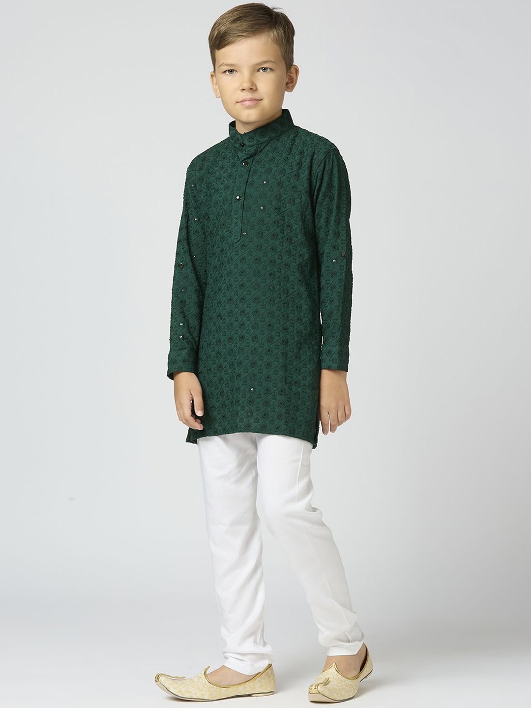 Sangria Boys Geometric Embroidered Band Collar Regular Sequinned Straight Kurta With Trouser, Green
Sangria Boys Geometric Embroidered Band Collar Regular Sequinned Straight Kurta With Trouser, Green