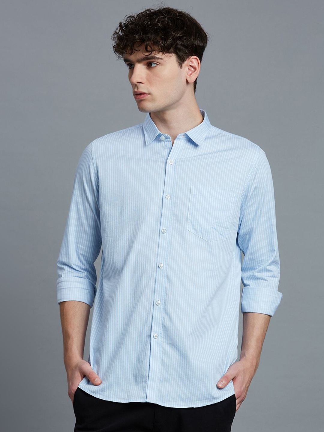 Reid & Taylor Men India Slim Spread Collar Vertical Striped Cotton Slim Fit Casual Shirt, Blue
Reid & Taylor Men India Slim Spread Collar Vertical Striped Cotton Slim Fit Casual Shirt, Blue