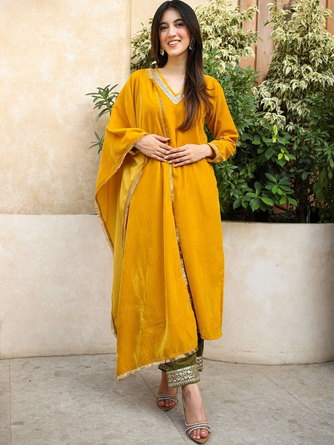 DIMPLE DESIGN STUDIO Floral Yoke Design Velvet Straight Kurta with Palazzos & Dupatta, Mustard
DIMPLE DESIGN STUDIO Floral Yoke Design Velvet Straight Kurta with Palazzos & Dupatta, Mustard