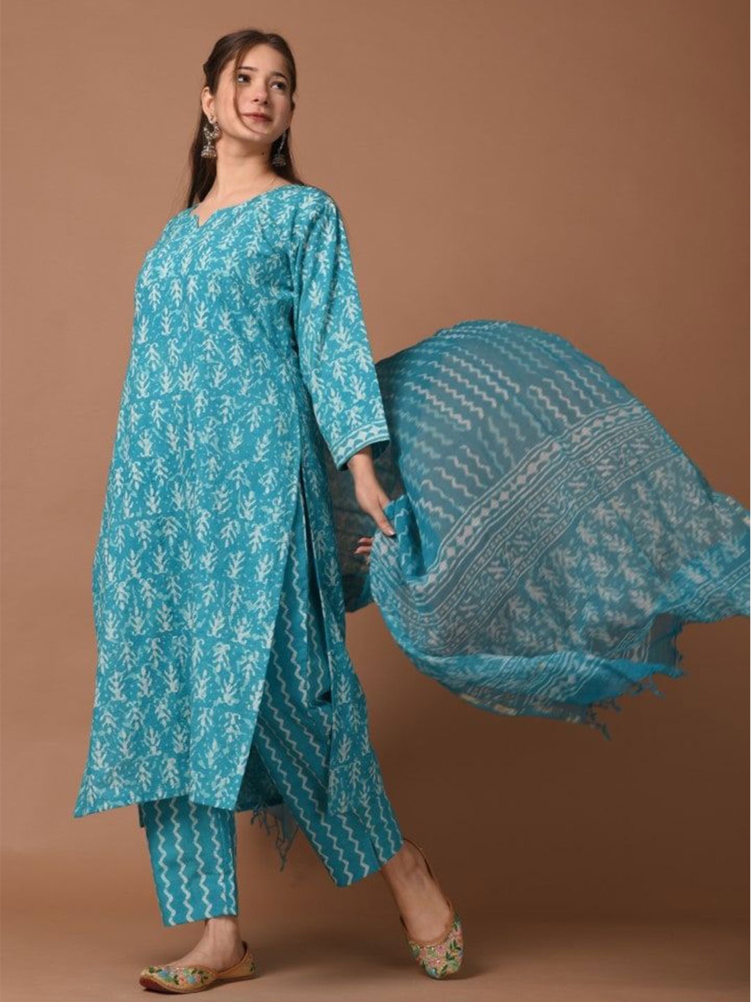 DIMPLE DESIGN STUDIO Firozi Ethnic Printed Cotton Straight Kurta with Trousers & Dupatta, Turquoise blue
DIMPLE DESIGN STUDIO Firozi Ethnic Printed Cotton Straight Kurta with Trousers & Dupatta, Turquoise blue