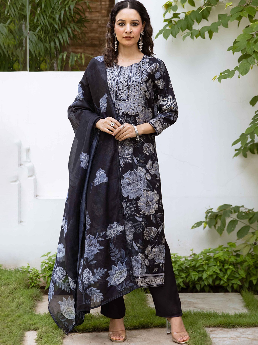 KALINI Women Floral Printed Regular Mirror Work Pure Cotton Kurta with Trousers & With Dupatta, Black
KALINI Women Floral Printed Regular Mirror Work Pure Cotton Kurta with Trousers & With Dupatta, Black