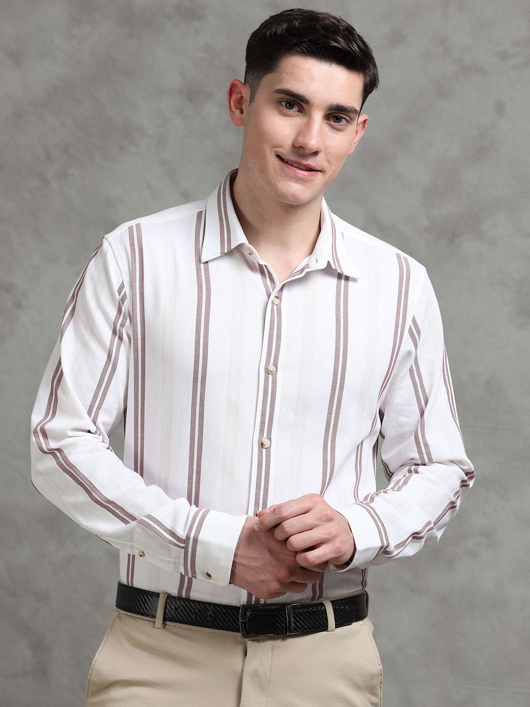 THE FORMAL CLUB Men Premium Spread Collar Vertical Striped Cotton Casual Shirt, White
THE FORMAL CLUB Men Premium Spread Collar Vertical Striped Cotton Casual Shirt, White