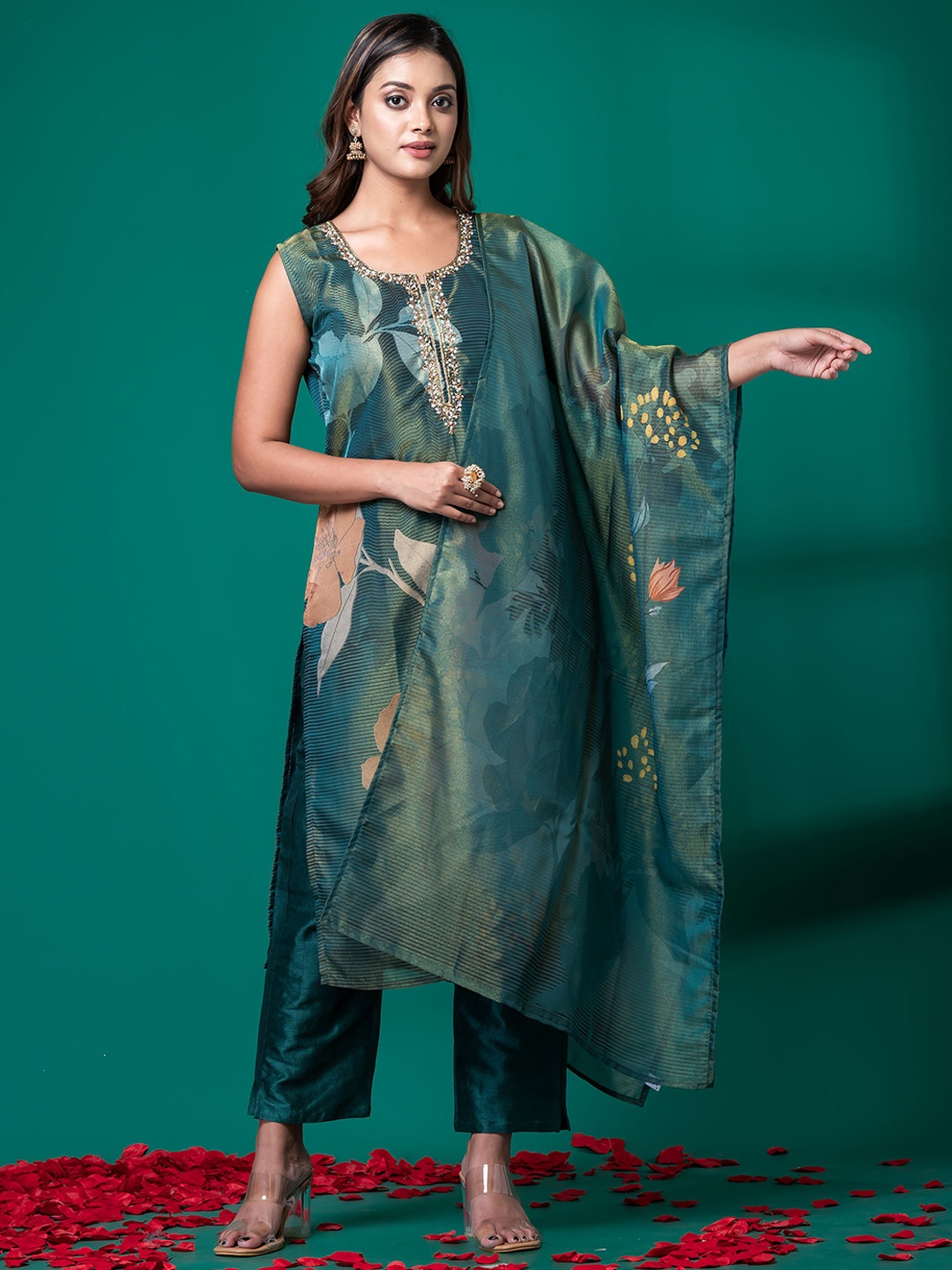 SHREE BALAJI Floral Printed Regular Thread Work Straight Kurta With Trouser With Dupatta, Green
SHREE BALAJI Floral Printed Regular Thread Work Straight Kurta With Trouser With Dupatta, Green