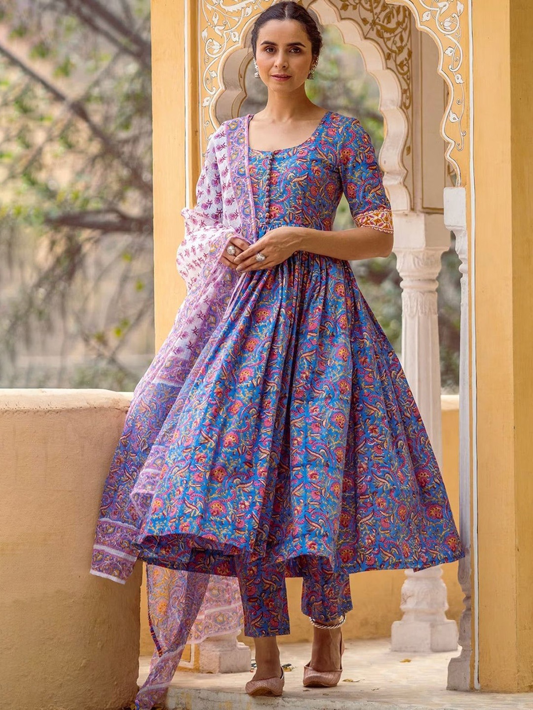 Anni Designer Floral Printed Round Neck Anarkali Kurta With Trousers & Dupatta, Blue
Anni Designer Floral Printed Round Neck Anarkali Kurta With Trousers & Dupatta, Blue
