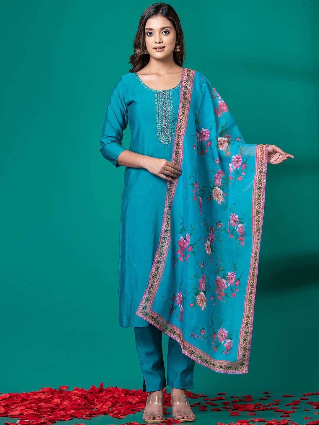 SHREE BALAJI Floral Embroidered Regular Straight Kurta With Trouser With Dupatta, Teal
SHREE BALAJI Floral Embroidered Regular Straight Kurta With Trouser With Dupatta, Teal