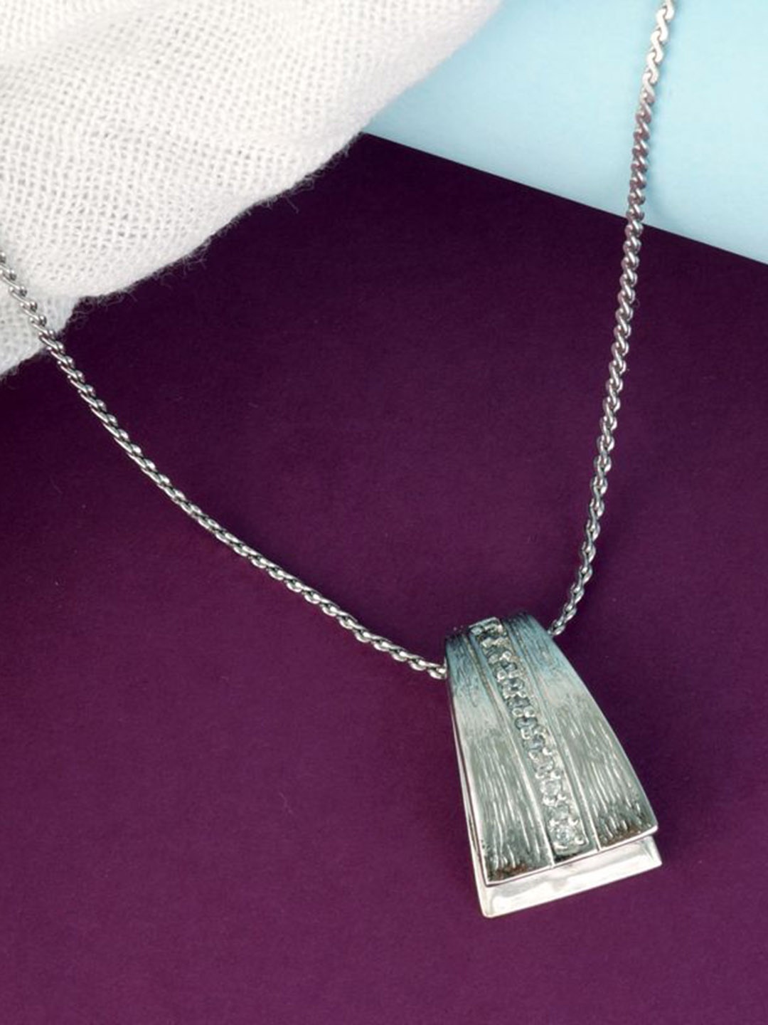 Tuanz Silver Jewelry Unisex Mahogany 925 Sterling Silver Rhodium-Plated CZ Studded Pendant
Tuanz Silver Jewelry Unisex Mahogany 925 Sterling Silver Rhodium-Plated CZ Studded Pendant
