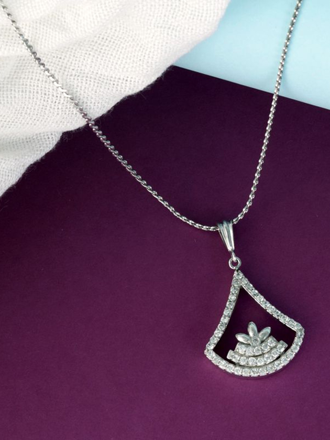 Tuanz Silver Jewelry Unisex 925 Sterling Silver Rhodium-Plated CZ-Stone Studded Pendant
Tuanz Silver Jewelry Unisex 925 Sterling Silver Rhodium-Plated CZ-Stone Studded Pendant
