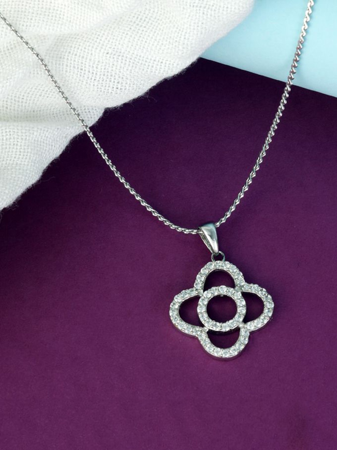 Tuanz Silver Jewelry Unisex 925 Sterling Silver Rhodium-Plated CZ-Studded Floral Pendant
Tuanz Silver Jewelry Unisex 925 Sterling Silver Rhodium-Plated CZ-Studded Floral Pendant