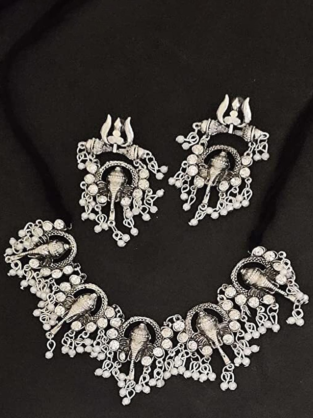 JMBW INTERNATIONAL Set Of 2 Silver-Plated Stone-Studded & Beaded Temple Jewellery Set
JMBW INTERNATIONAL Set Of 2 Silver-Plated Stone-Studded & Beaded Temple Jewellery Set