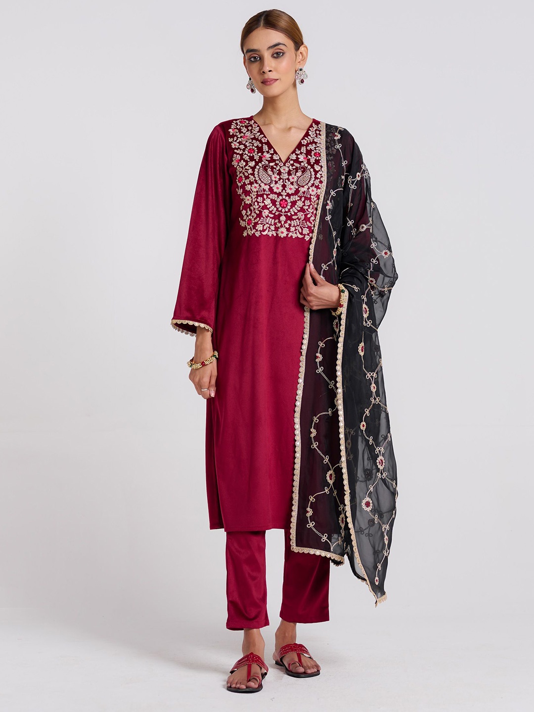 Rustorange Gulzaar Floral Embroidered Thread Work Velvet Kurta With Trousers & Dupatta, Maroon
Rustorange Gulzaar Floral Embroidered Thread Work Velvet Kurta With Trousers & Dupatta, Maroon