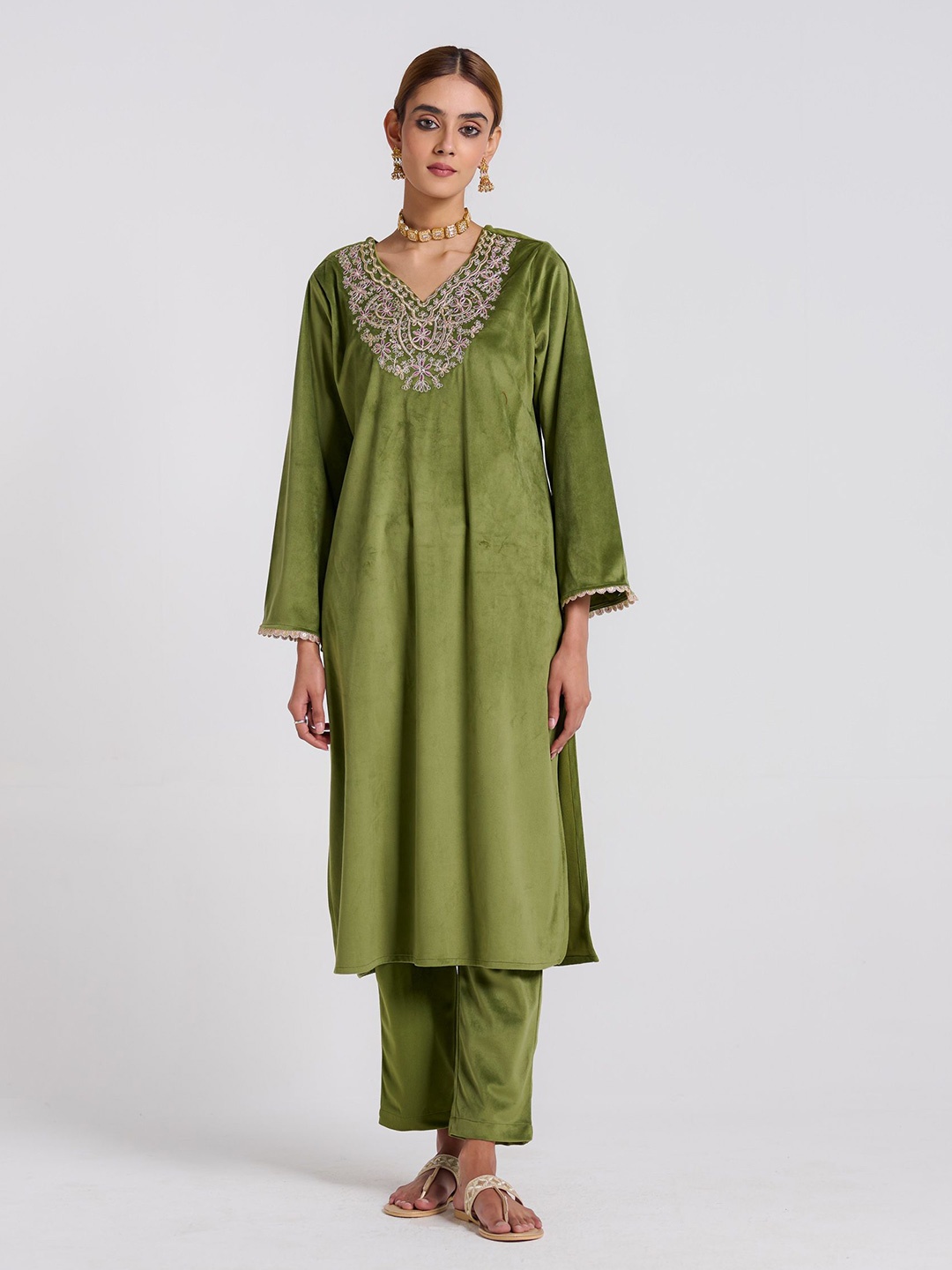 Rustorange Amara Women Floral Embroidered Regular Thread Work Velvet Kurta With Trousers, Olive
Rustorange Amara Women Floral Embroidered Regular Thread Work Velvet Kurta With Trousers, Olive