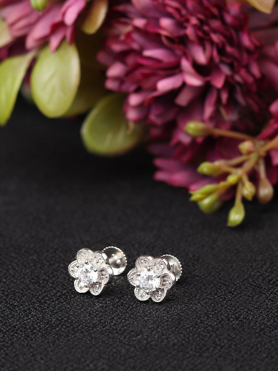 AKSHAT SAPPHIRE 92.5 Sterling Silver Rhodium-Plated CZ Studded Floral Studs Earrings
AKSHAT SAPPHIRE 92.5 Sterling Silver Rhodium-Plated CZ Studded Floral Studs Earrings