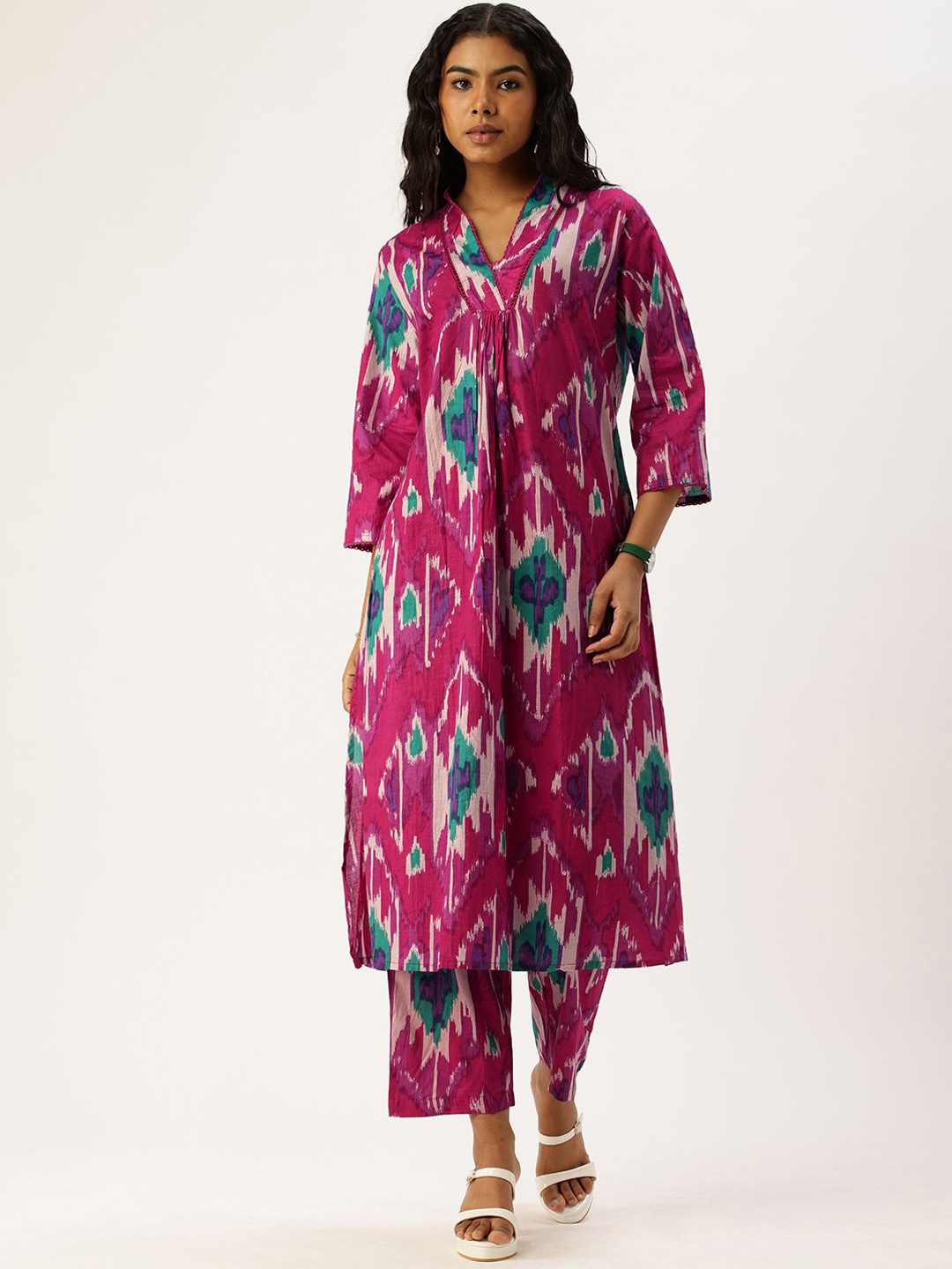 Vinya Abstract Printed V-Neck Three-Quarter Sleeves Pleated A-Line Kurta With Trouser, Pink
Vinya Abstract Printed V-Neck Three-Quarter Sleeves Pleated A-Line Kurta With Trouser, Pink
