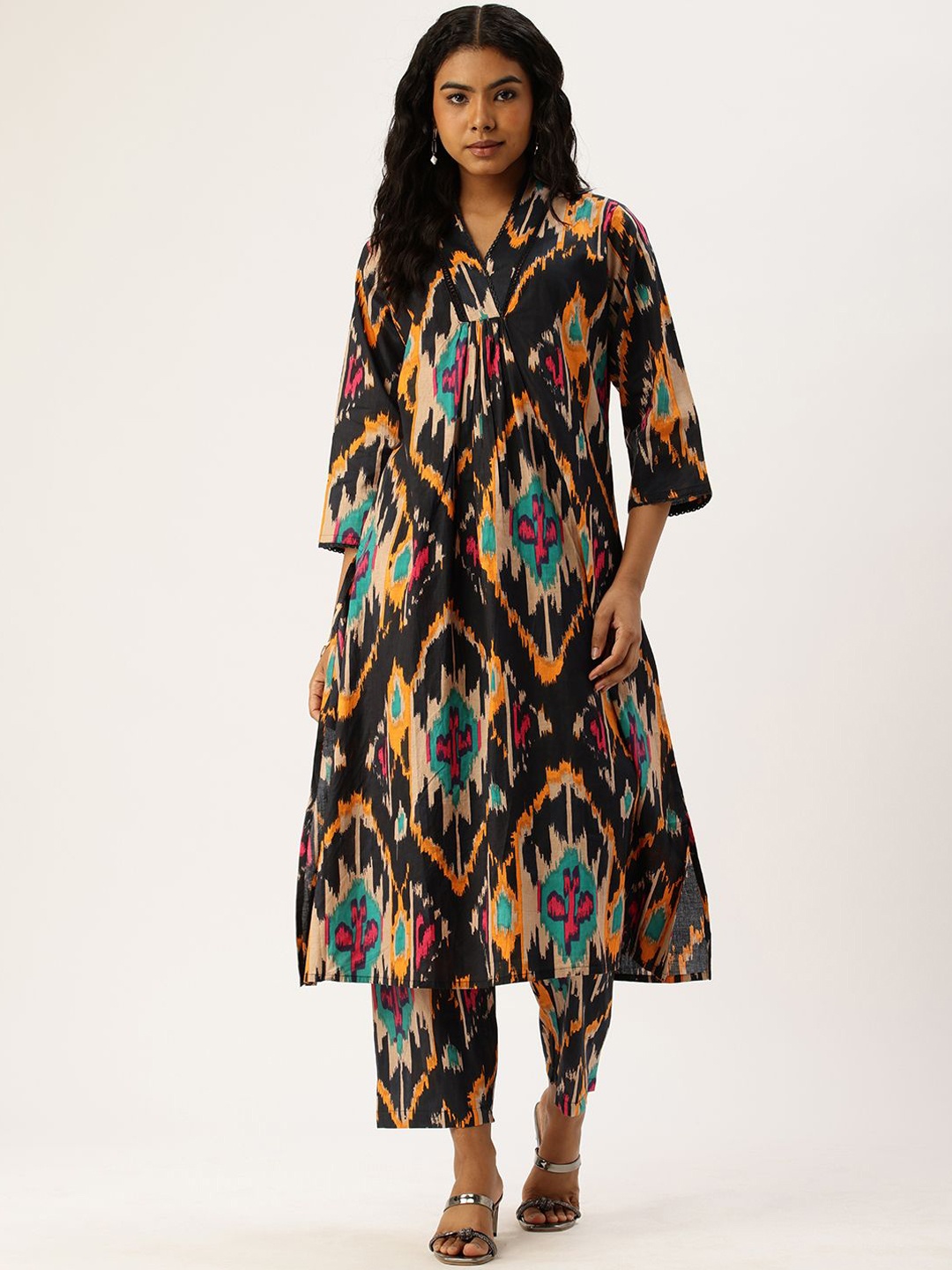 Vinya Abstract Printed V-Neck Three-Quarter Sleeves Pleated A-Line Kurta With Trouser, Blue
Vinya Abstract Printed V-Neck Three-Quarter Sleeves Pleated A-Line Kurta With Trouser, Blue