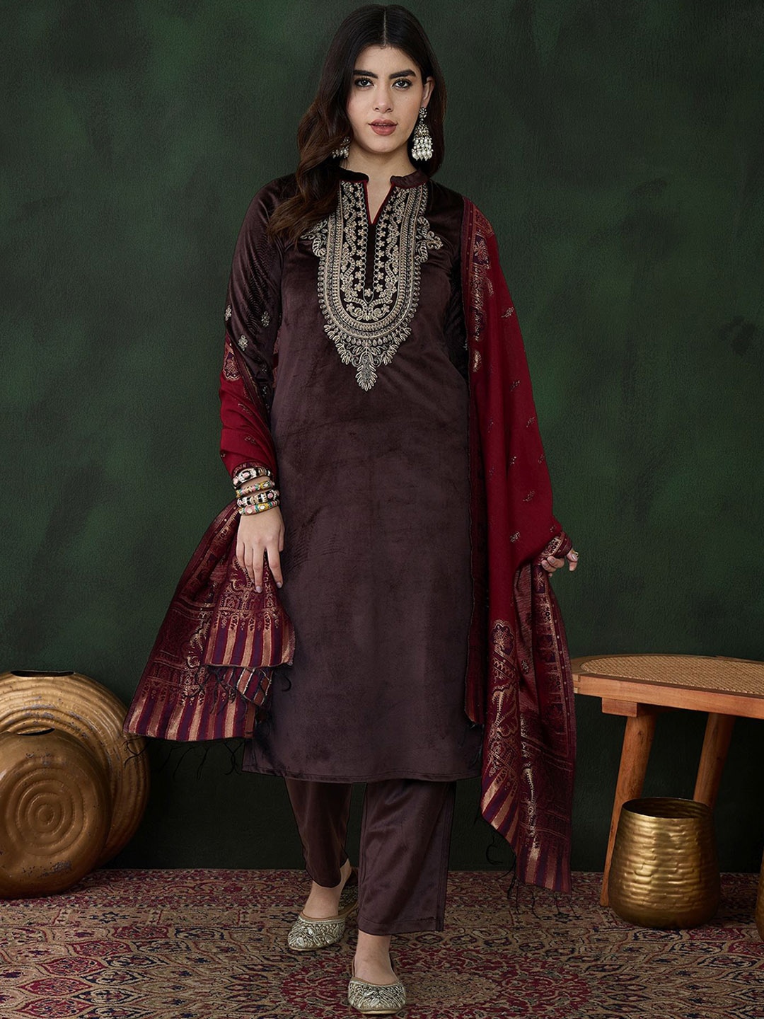 Sangria Coffee Brown Floral Embroidered Velvet Kurta With Trouser With Dupatta
Sangria Coffee Brown Floral Embroidered Velvet Kurta With Trouser With Dupatta