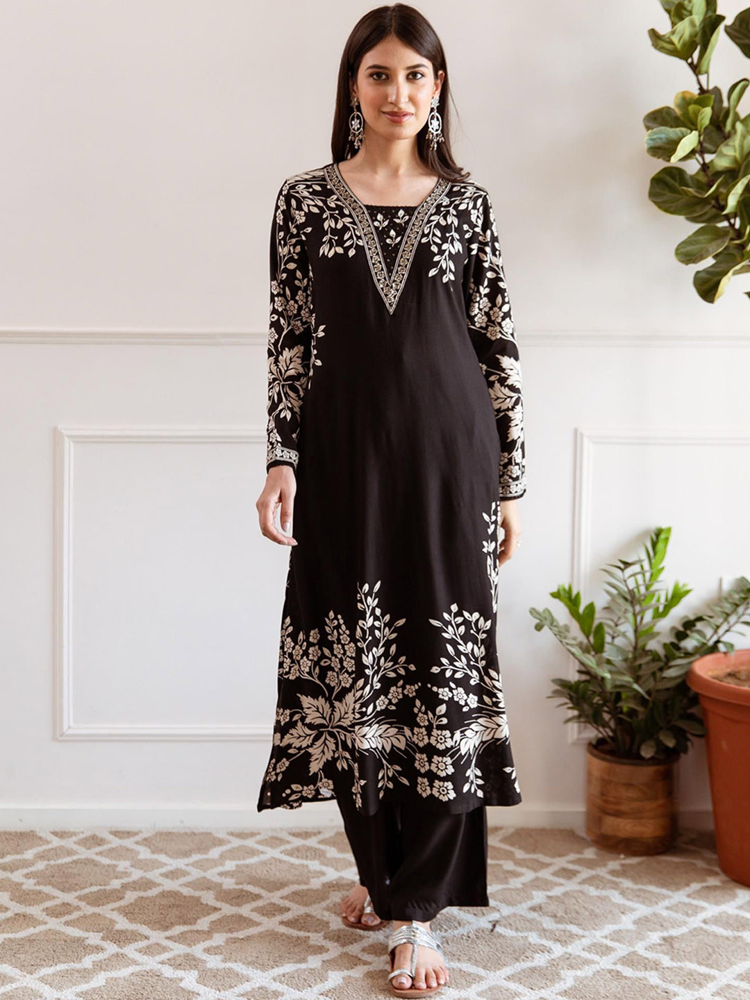 Anouk Black Floral Printed Thread Work A-Line Kurta With Trouser & Dupatta
Anouk Black Floral Printed Thread Work A-Line Kurta With Trouser & Dupatta